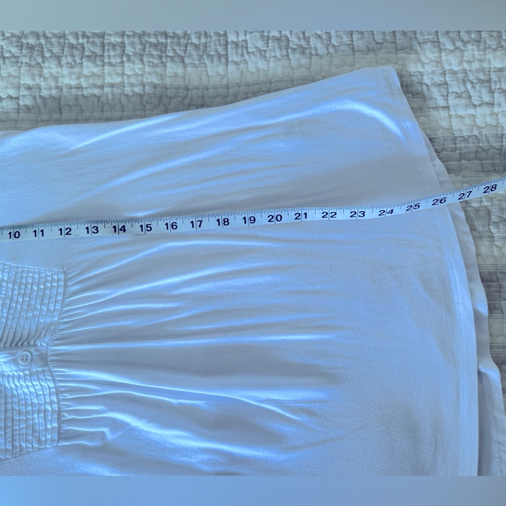 White Sleeveless Top, M🦋 - Picture 5 of 6